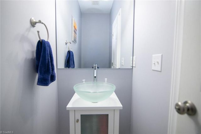 5367 Darwood Estate Lane, Winston-salem, NC 27106