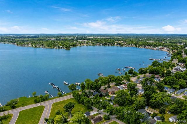 42920 W 14 Mile Road, Walled Lake, MI 48390
