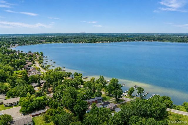 42920 W 14 Mile Road, Walled Lake, MI 48390