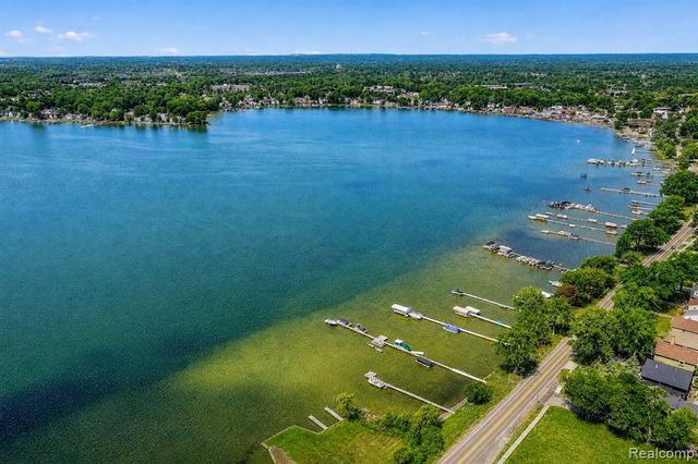 42920 W 14 Mile Road, Walled Lake, MI 48390