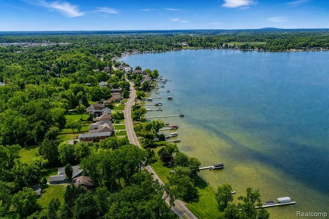 42920 W 14 Mile Road, Walled Lake, MI 48390