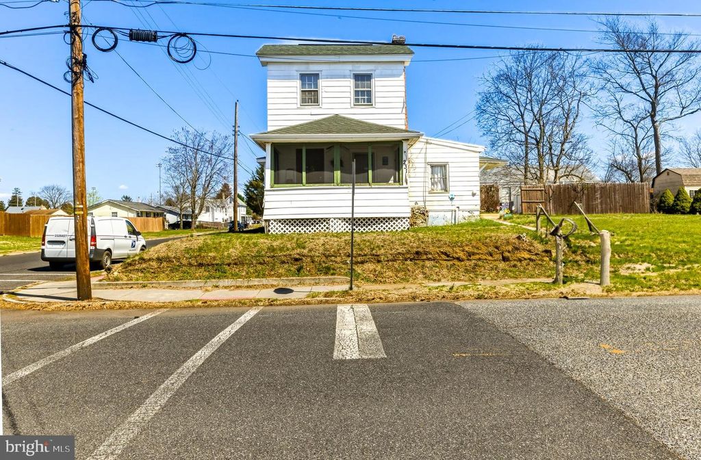 231 N MAIN ST, Clayton, NJ 08312