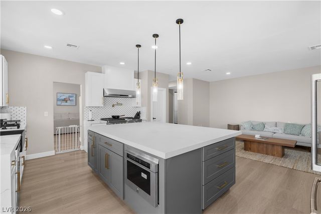 8848 Rainbow Ridge Drive, Las Vegas, NV 89117