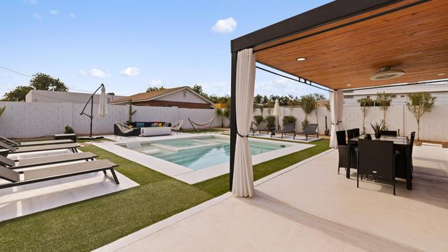 1450 E Hoover Avenue, Phoenix, AZ 85006