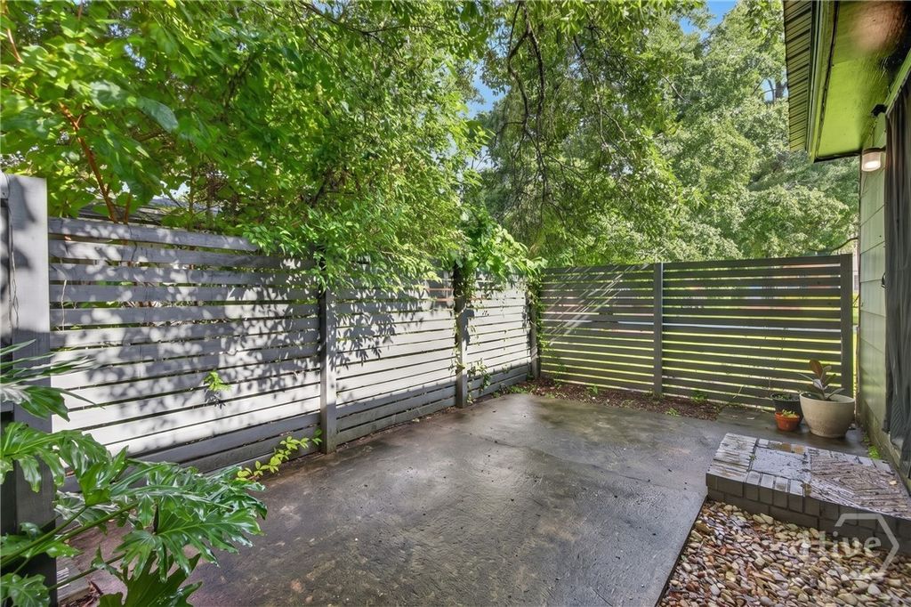 Image 13 of property listing at 629 Wheeler Street, Savannah, GA 31405