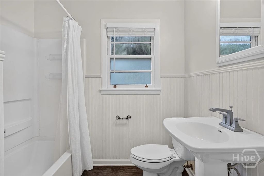 Image 9 of property listing at 629 Wheeler Street, Savannah, GA 31405