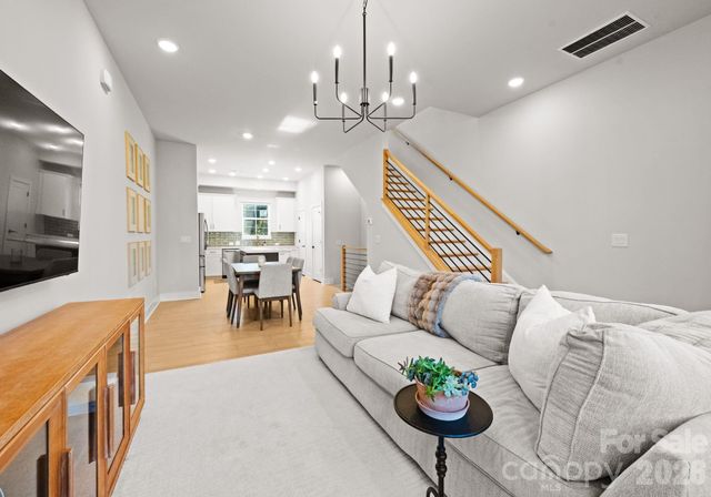 1216 Craig View Way, Charlotte, NC 28211