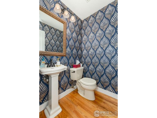 2253 Spinnaker Cir, Longmont, CO 80503