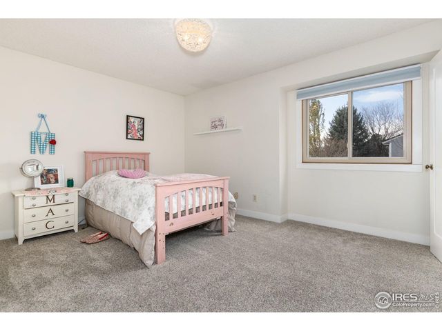 2253 Spinnaker Cir, Longmont, CO 80503