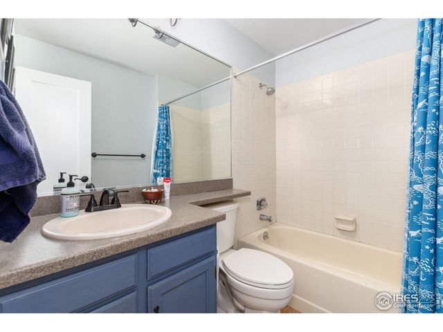 2253 Spinnaker Cir, Longmont, CO 80503