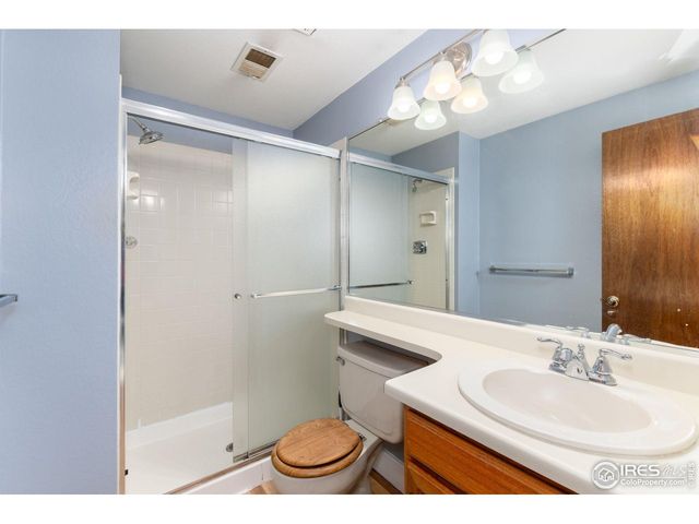 2253 Spinnaker Cir, Longmont, CO 80503