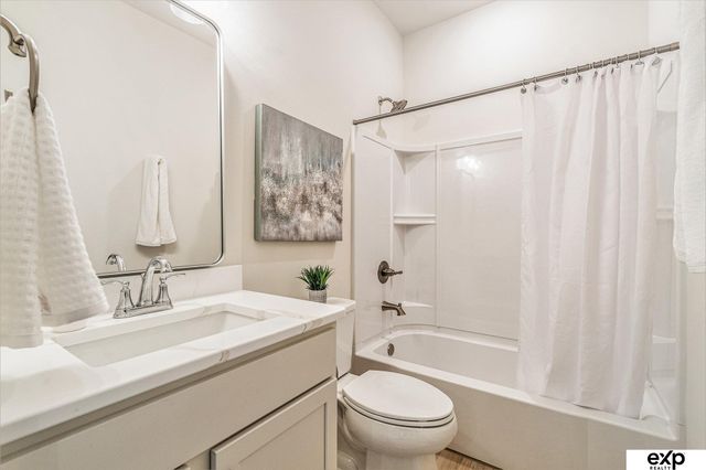 21703 McClellan Drive, Gretna, NE 68028