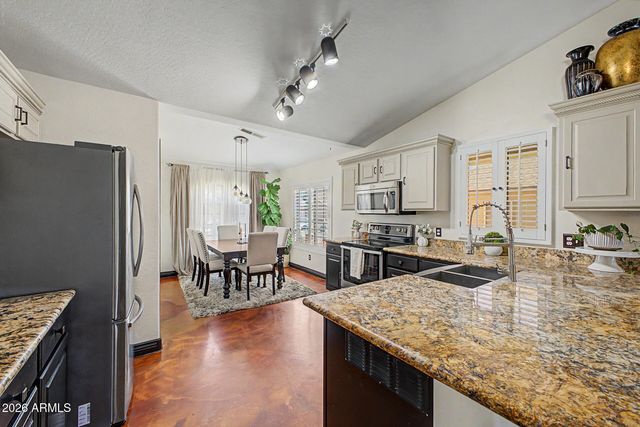 2712 W WAYLAND Drive, Phoenix, AZ 85041