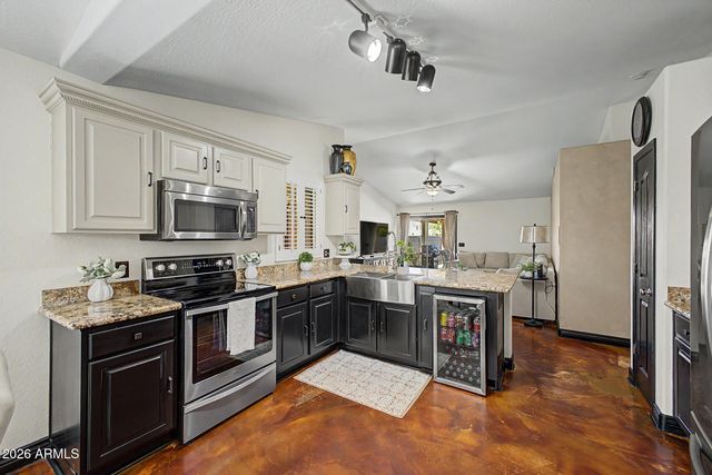 2712 W WAYLAND Drive, Phoenix, AZ 85041