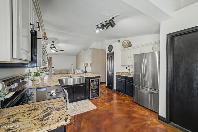 2712 W WAYLAND Drive, Phoenix, AZ 85041
