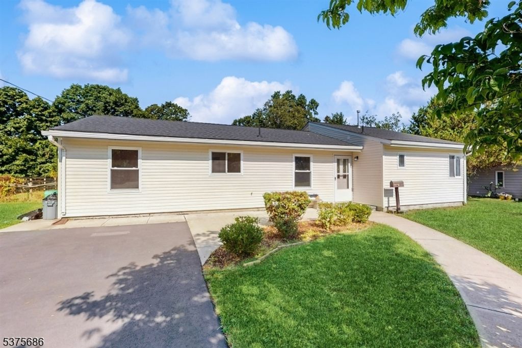 73 Kendall Rd, South Brunswick Twp., NJ 08824
