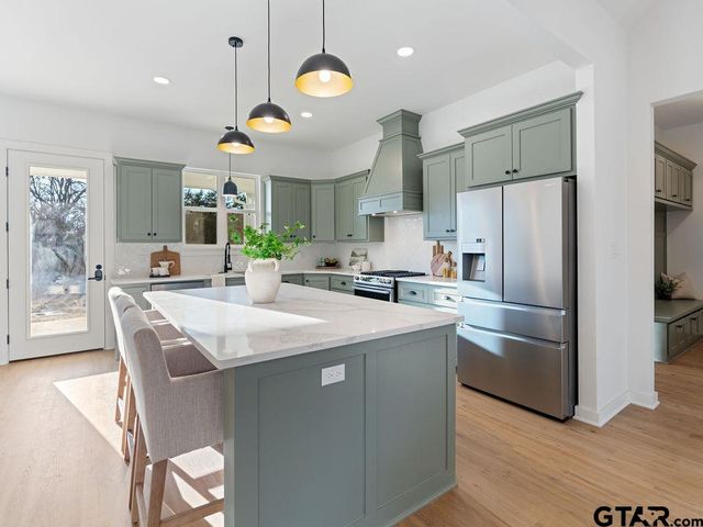 75 W Elmwood Dr, Mt Vernon, TX 75457