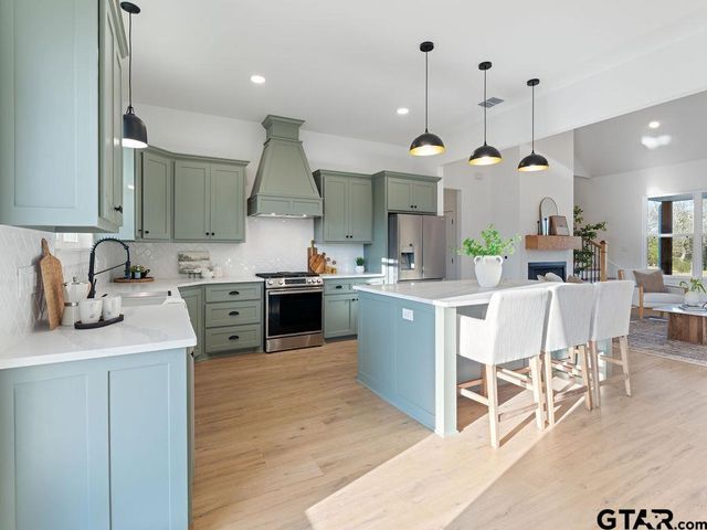 75 W Elmwood Dr, Mt Vernon, TX 75457