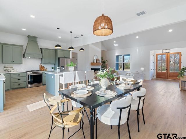 75 W Elmwood Dr, Mt Vernon, TX 75457