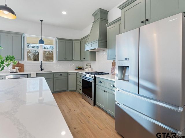 75 W Elmwood Dr, Mt Vernon, TX 75457