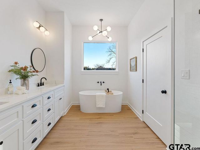 75 W Elmwood Dr, Mt Vernon, TX 75457