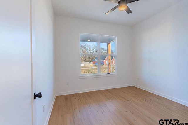 75 W Elmwood Dr, Mt Vernon, TX 75457