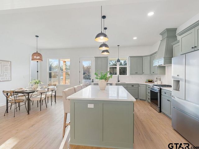 75 W Elmwood Dr, Mt Vernon, TX 75457