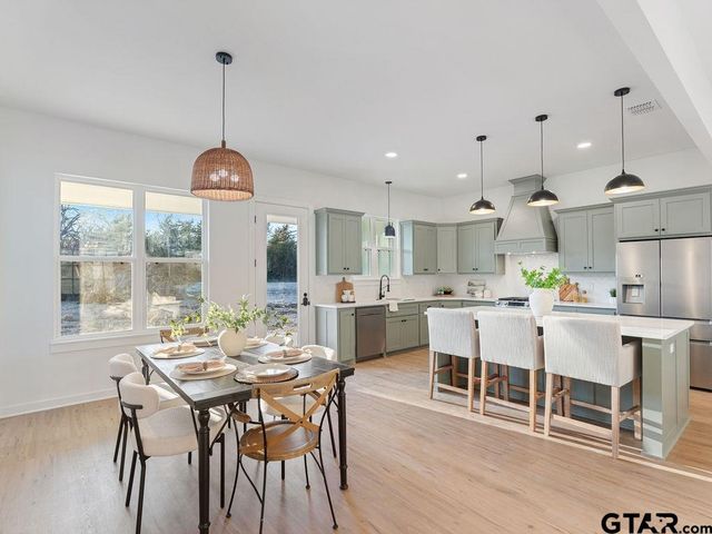 75 W Elmwood Dr, Mt Vernon, TX 75457