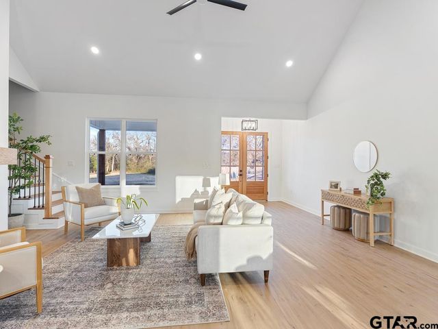 75 W Elmwood Dr, Mt Vernon, TX 75457