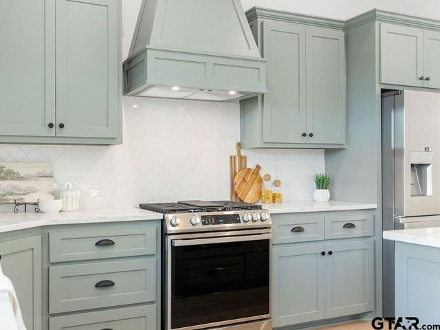 75 W Elmwood Dr, Mt Vernon, TX 75457