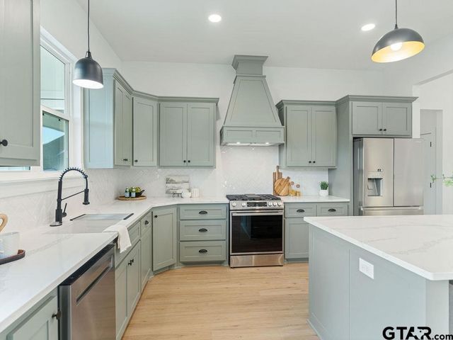 75 W Elmwood Dr, Mt Vernon, TX 75457