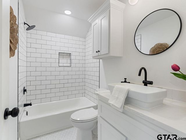 75 W Elmwood Dr, Mt Vernon, TX 75457