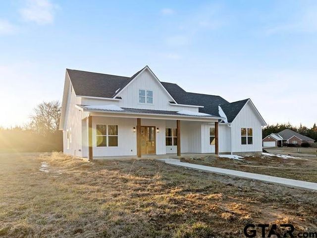 75 W Elmwood Dr, Mt Vernon, TX 75457