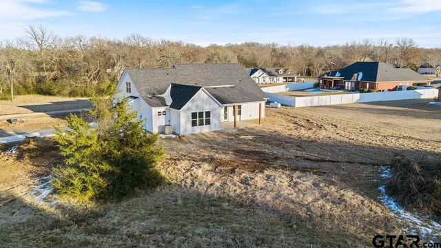 75 W Elmwood Dr, Mt Vernon, TX 75457