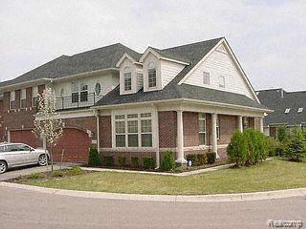 4437 Gateway Circle, West Bloomfield, MI 48322