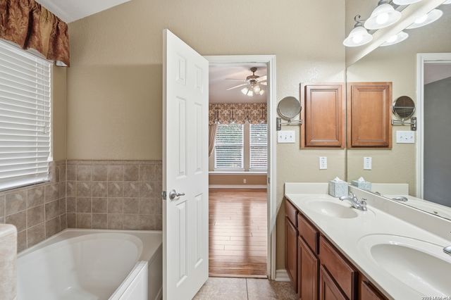 1120 Pinnacle Falls, San Antonio, TX 78260