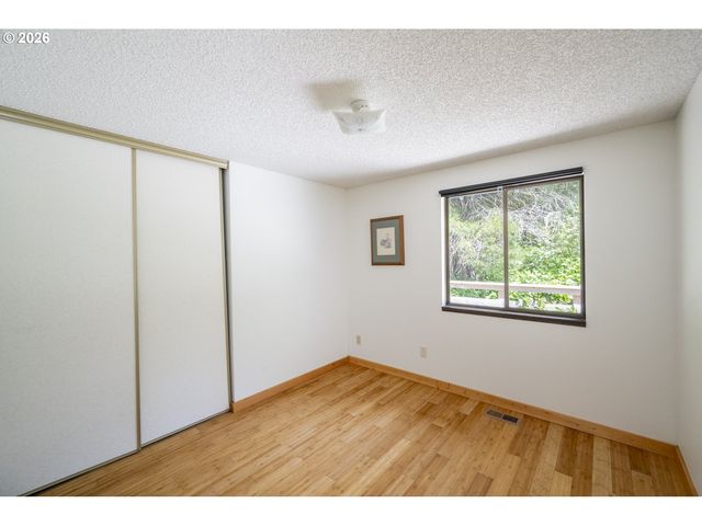 45900 E HAINES Rd, Corbett, OR 97019