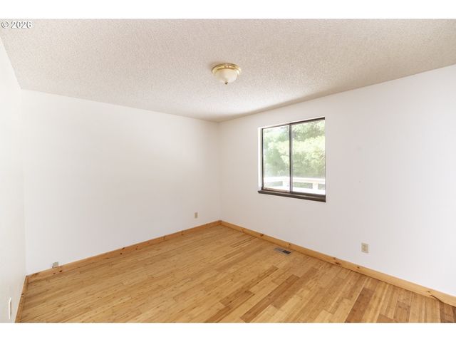 45900 E HAINES Rd, Corbett, OR 97019