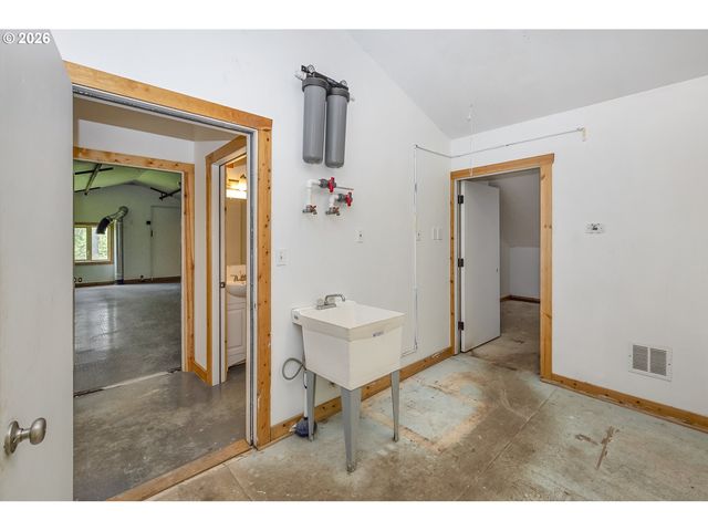 45900 E HAINES Rd, Corbett, OR 97019
