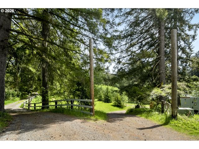 45900 E HAINES Rd, Corbett, OR 97019
