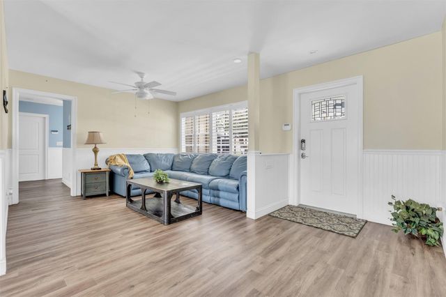 9860 NW 3rd Street, Pembroke Pines, FL 33024