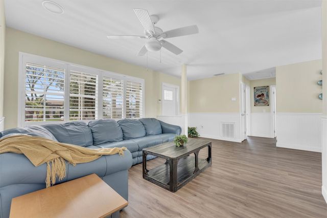 9860 NW 3rd Street, Pembroke Pines, FL 33024