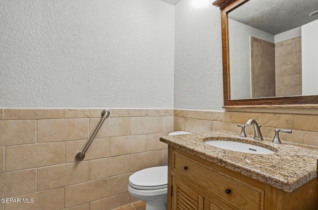 1057 LOS JARDINES Circle, El Paso, TX 79912