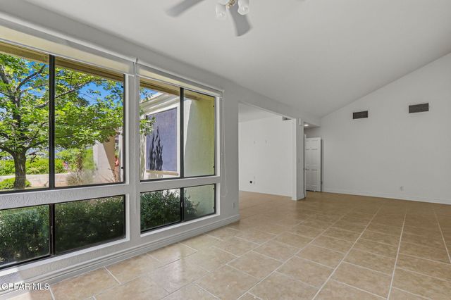 1057 LOS JARDINES Circle, El Paso, TX 79912