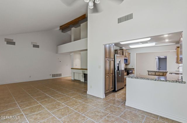 1057 LOS JARDINES Circle, El Paso, TX 79912