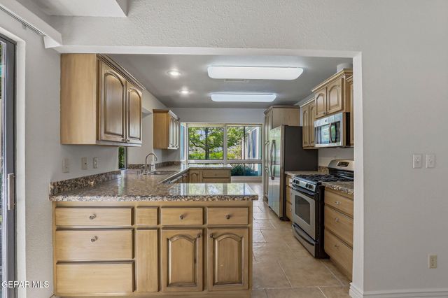 1057 LOS JARDINES Circle, El Paso, TX 79912