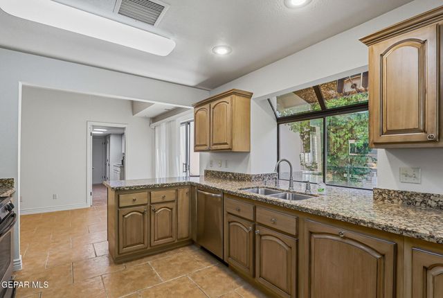 1057 LOS JARDINES Circle, El Paso, TX 79912