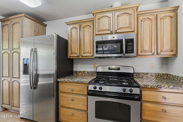 1057 LOS JARDINES Circle, El Paso, TX 79912