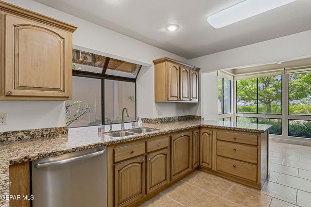 1057 LOS JARDINES Circle, El Paso, TX 79912