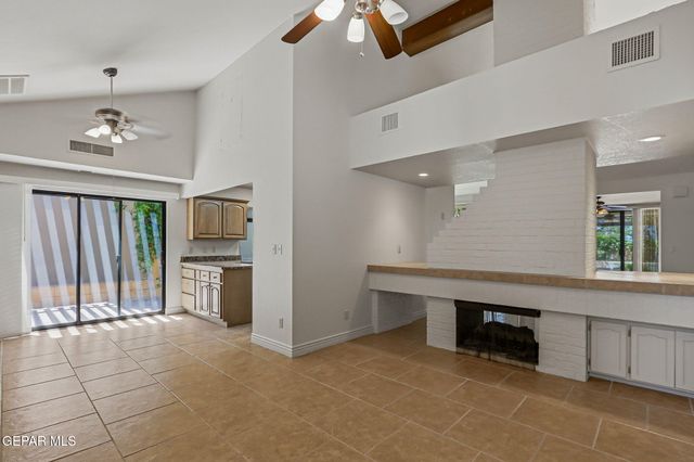 1057 LOS JARDINES Circle, El Paso, TX 79912